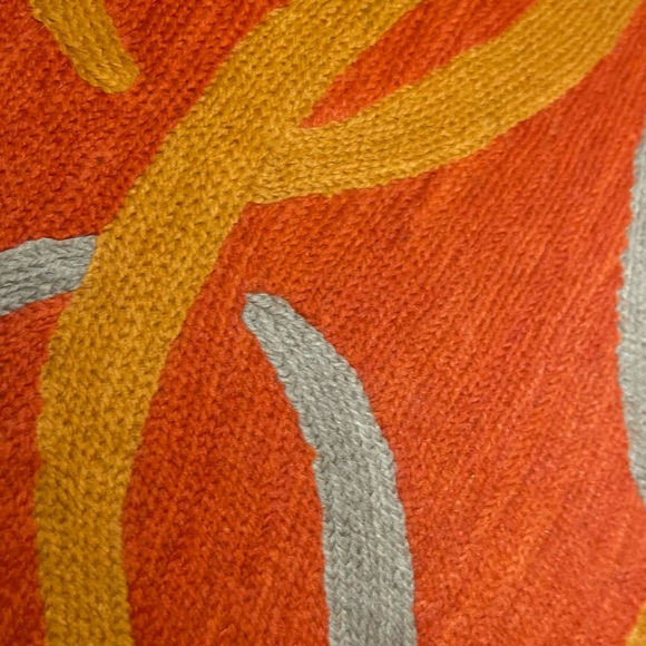 Judy Ross Textiles~New York~Bold~Embroidered Chain Stitch Pillow~Size 18” X 18” - Picture 3 of 9